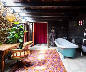 Bathtub at Casa Beatnik