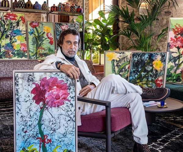 Jordi Molla with paintings